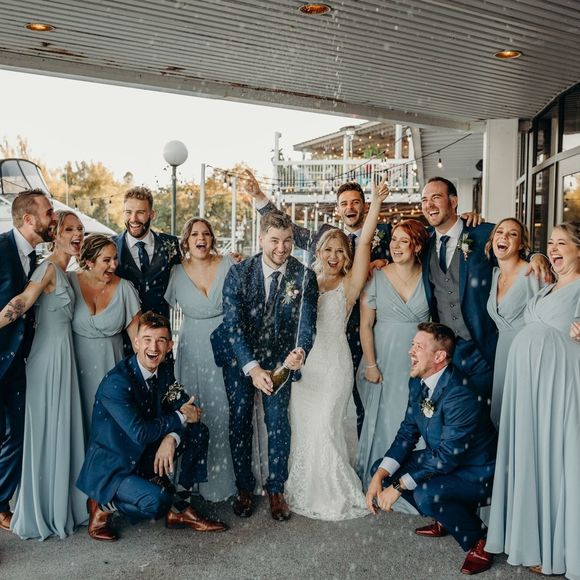 Meet your Posher, Bobbilee - Picture 1 of 1